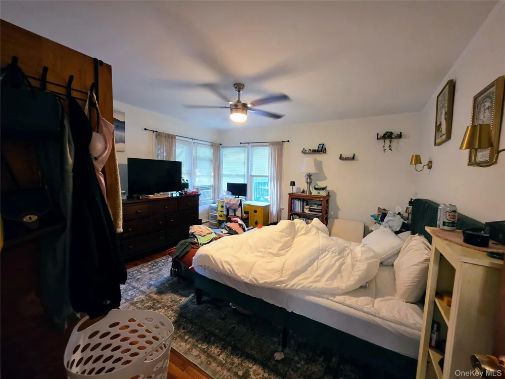 537 E Chester Street Long Beach, NY 11561