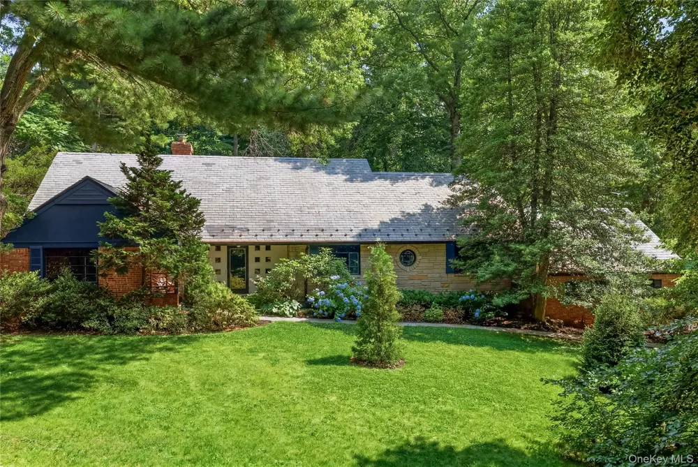 790 Bryant Avenue Roslyn Harbor, NY 11576
