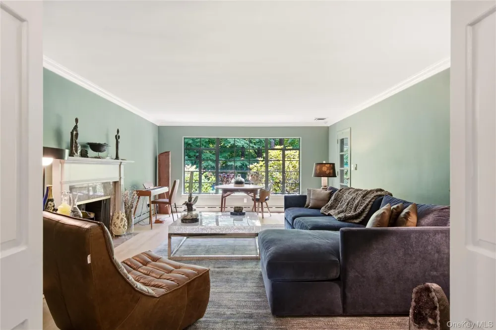 790 Bryant Avenue Roslyn Harbor, NY 11576