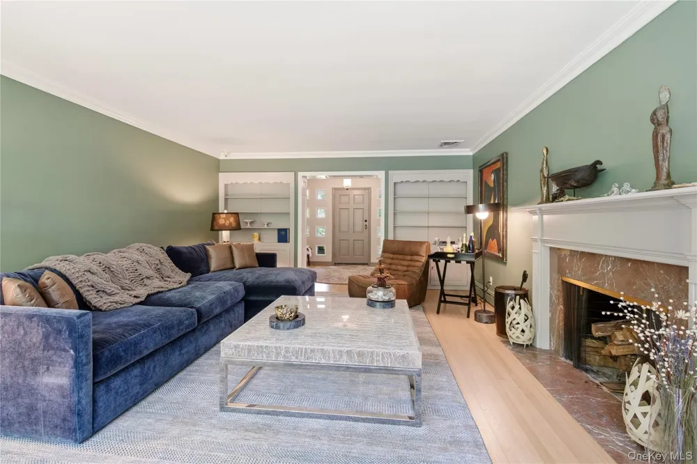 790 Bryant Avenue Roslyn Harbor, NY 11576