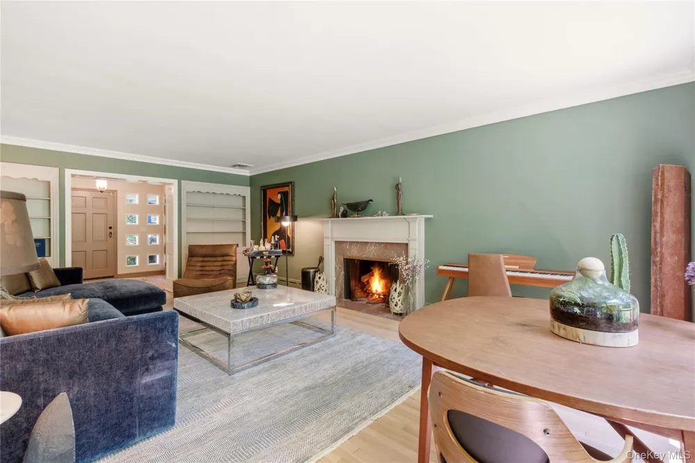 790 Bryant Avenue Roslyn Harbor, NY 11576