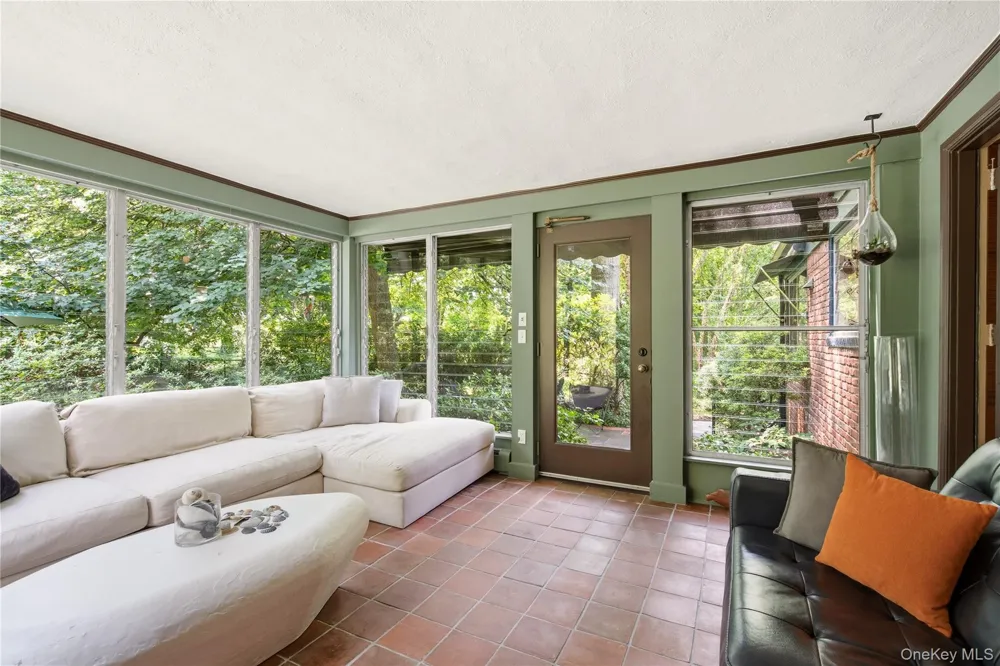 790 Bryant Avenue Roslyn Harbor, NY 11576