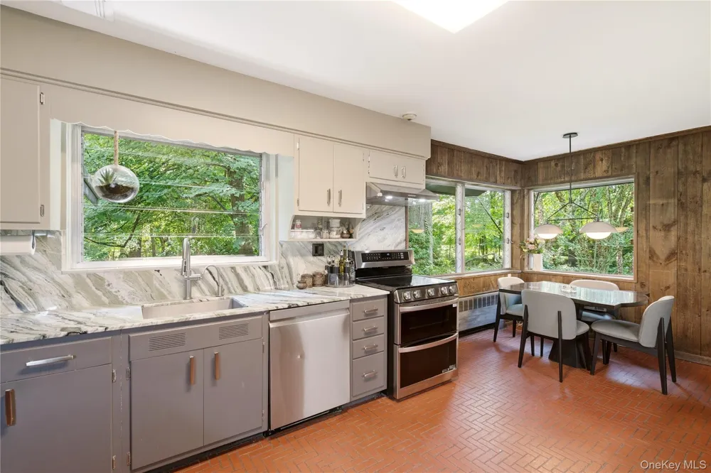 790 Bryant Avenue Roslyn Harbor, NY 11576