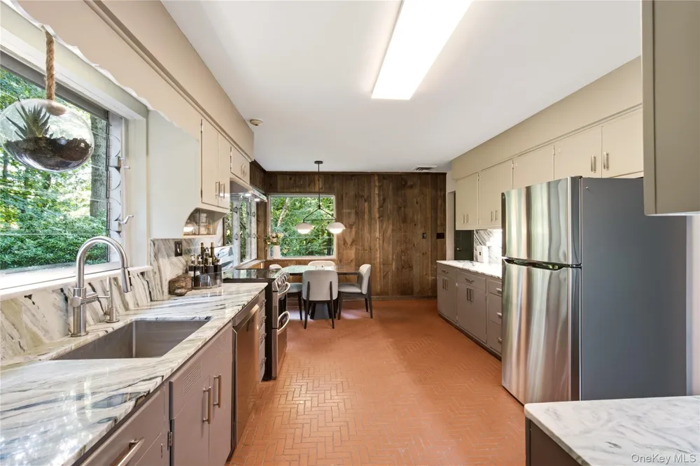 790 Bryant Avenue Roslyn Harbor, NY 11576
