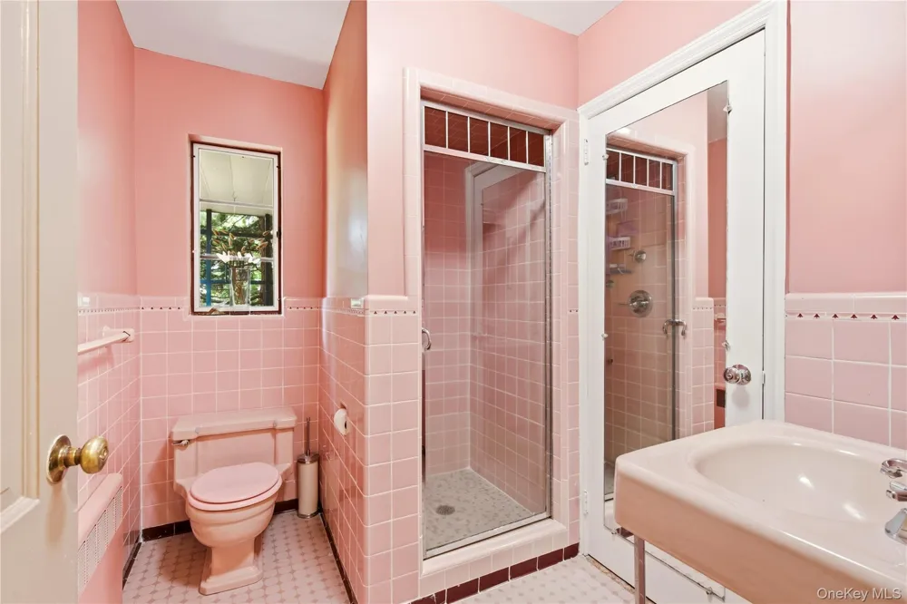 790 Bryant Avenue Roslyn Harbor, NY 11576