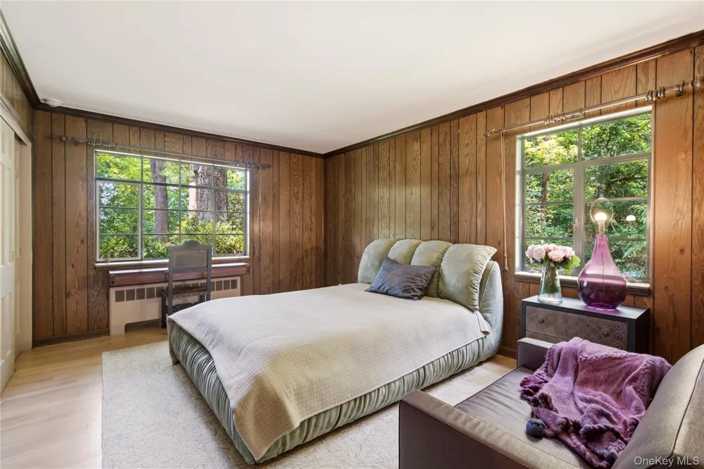 790 Bryant Avenue Roslyn Harbor, NY 11576