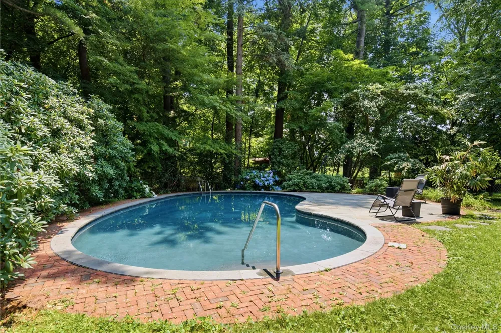 790 Bryant Avenue Roslyn Harbor, NY 11576