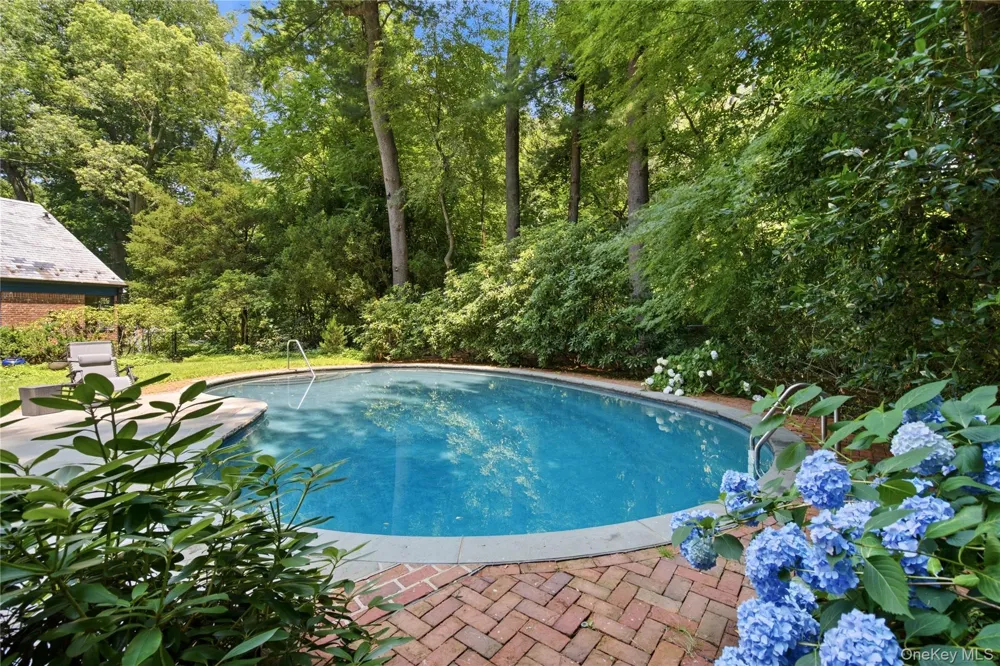 790 Bryant Avenue Roslyn Harbor, NY 11576