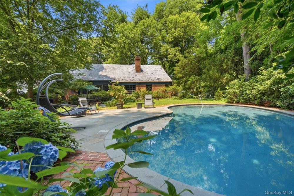 790 Bryant Avenue Roslyn Harbor, NY 11576