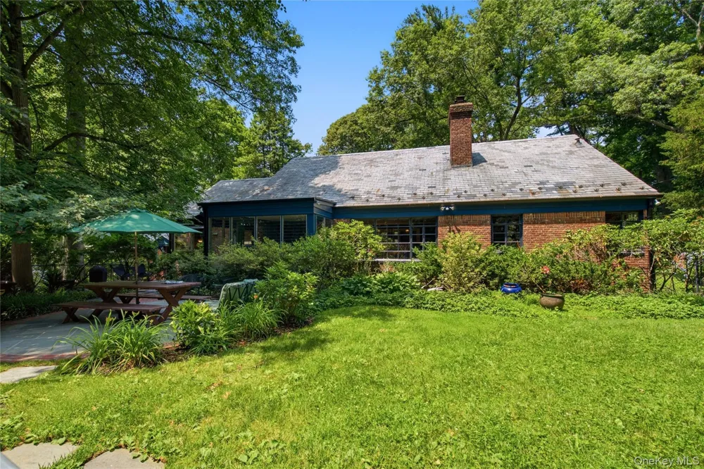 790 Bryant Avenue Roslyn Harbor, NY 11576