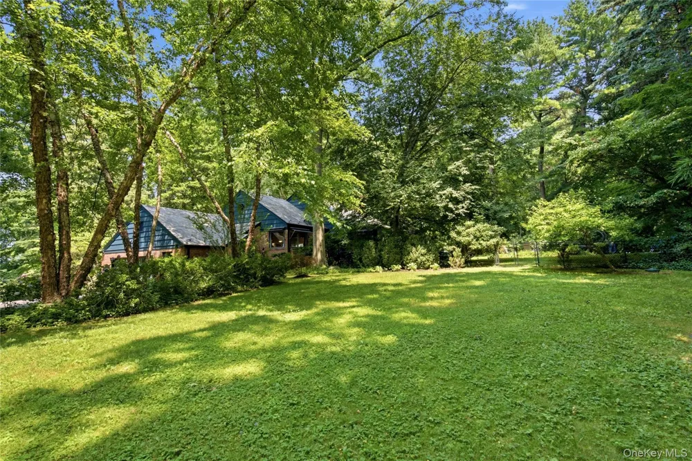 790 Bryant Avenue Roslyn Harbor, NY 11576