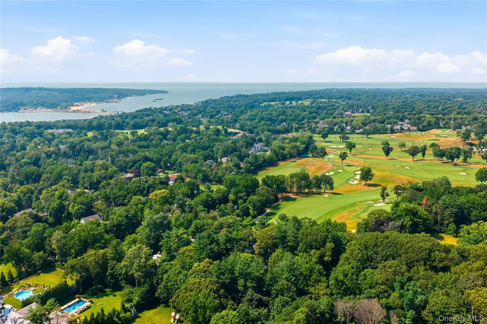 790 Bryant Avenue Roslyn Harbor, NY 11576