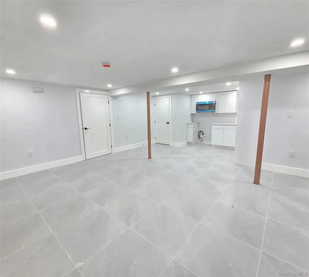 21624 132nd Avenue Jamaica, NY 11413