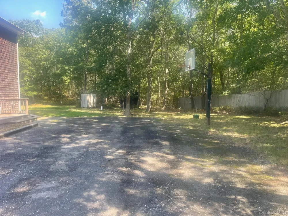 484 Magee Street Southampton, NY 11968