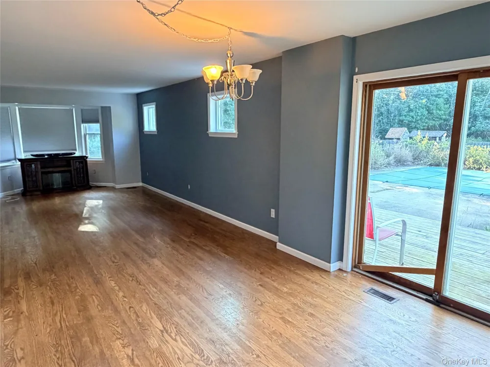 484 Magee Street Southampton, NY 11968