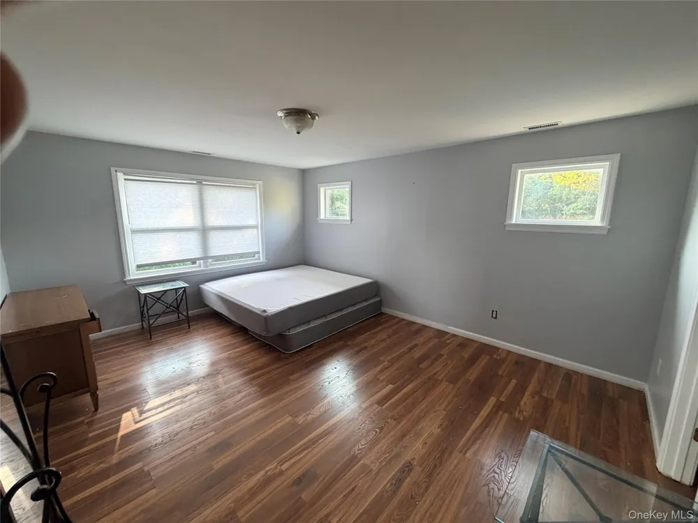 484 Magee Street Southampton, NY 11968