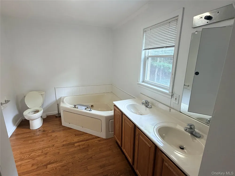484 Magee Street Southampton, NY 11968