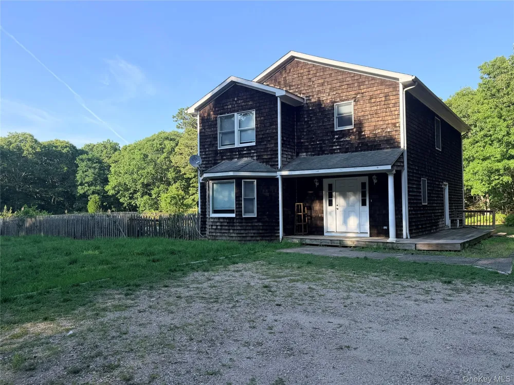 484 Magee Street Southampton, NY 11968