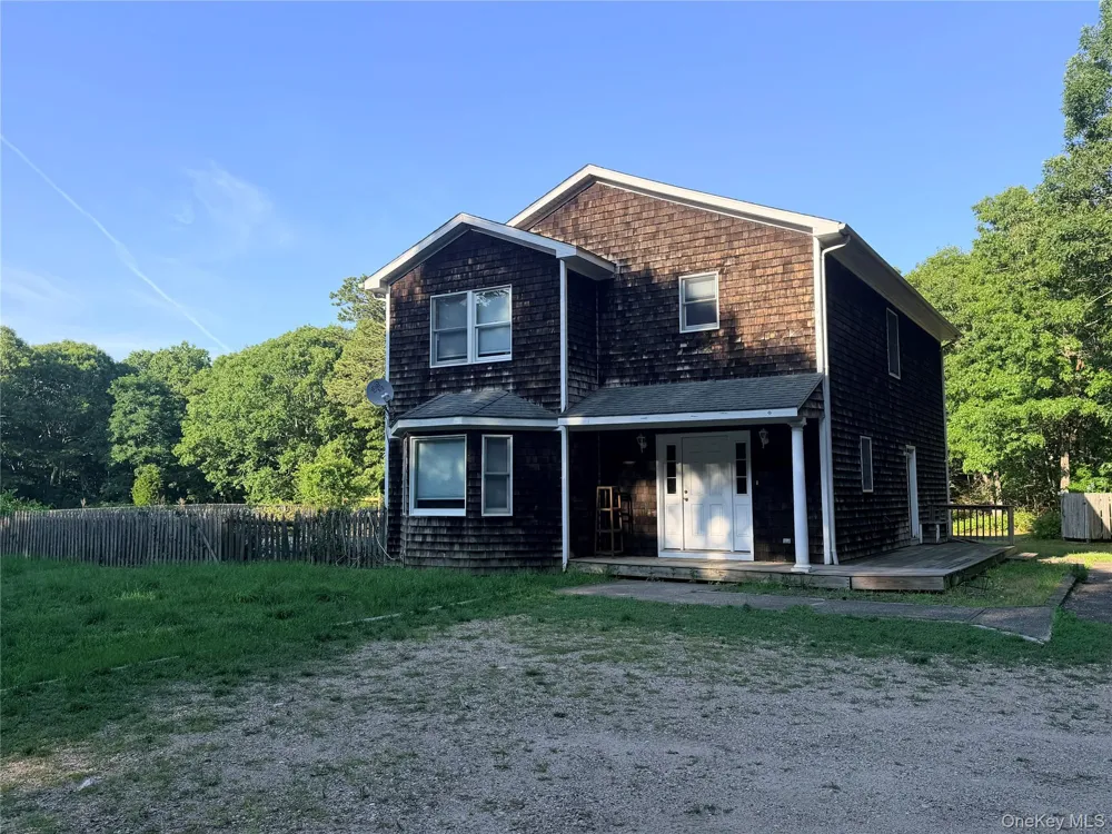484 Magee Street Southampton, NY 11968