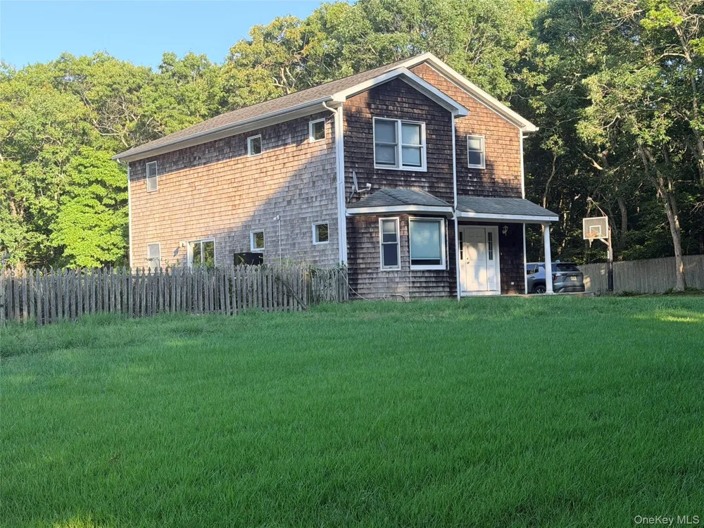 484 Magee Street Southampton, NY 11968