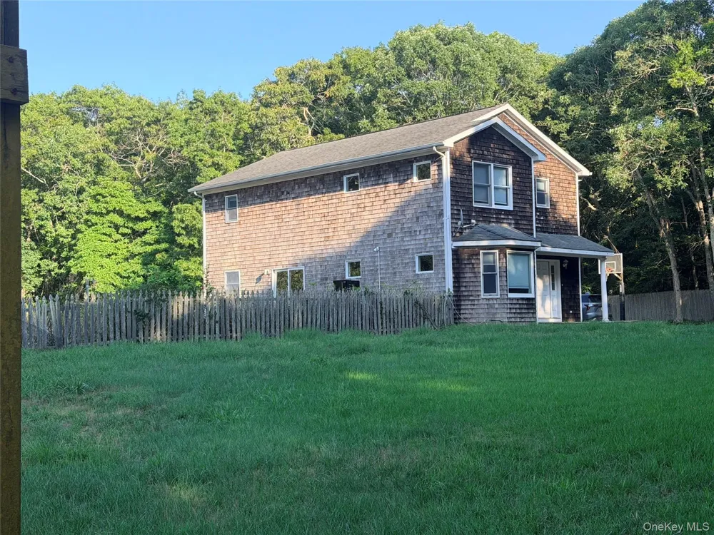 484 Magee Street Southampton, NY 11968