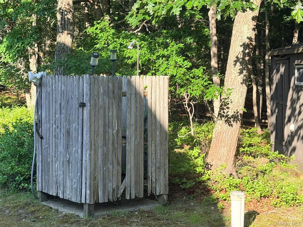 484 Magee Street Southampton, NY 11968