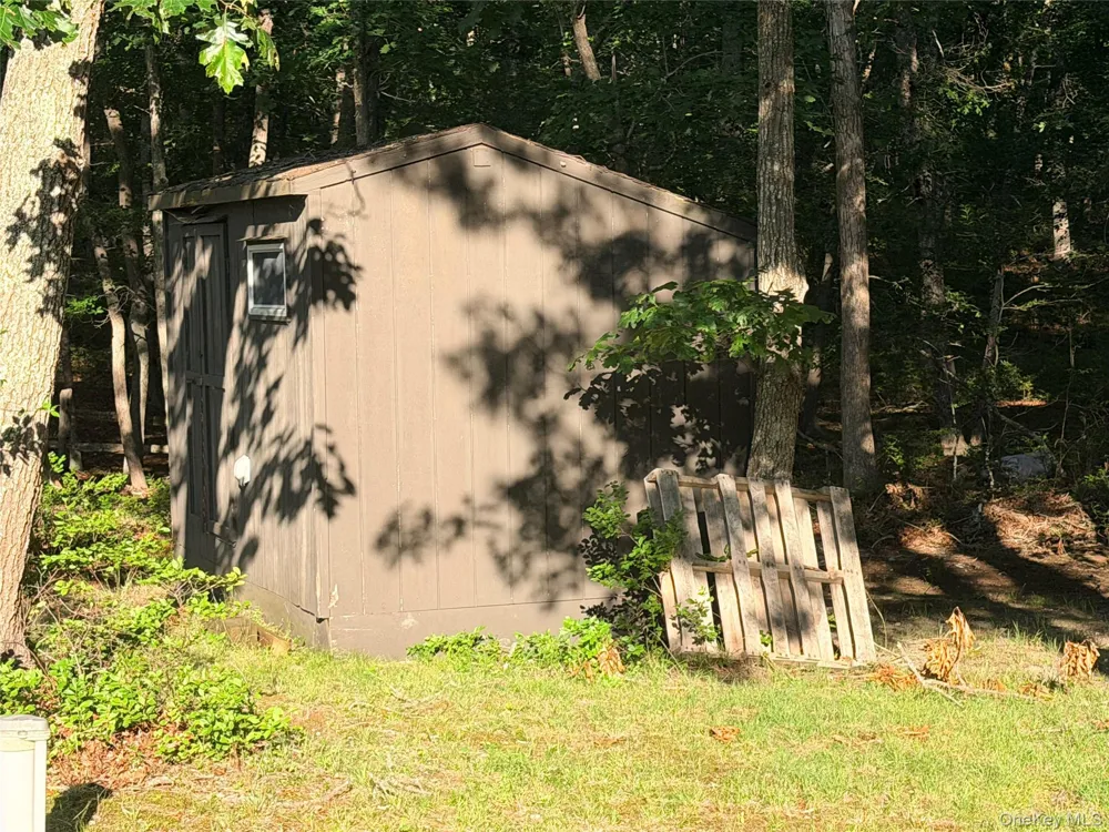 484 Magee Street Southampton, NY 11968