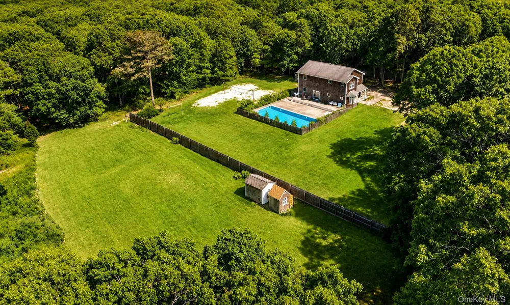 484 Magee Street Southampton, NY 11968