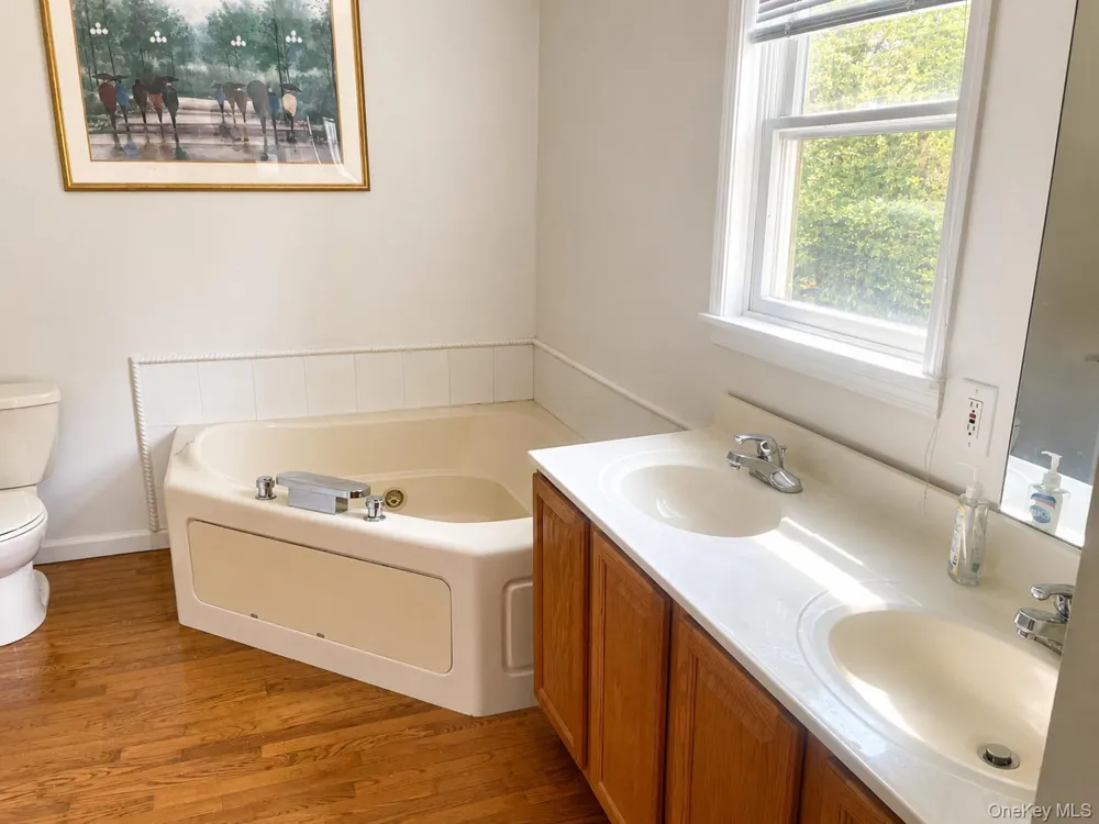 484 Magee Street Southampton, NY 11968