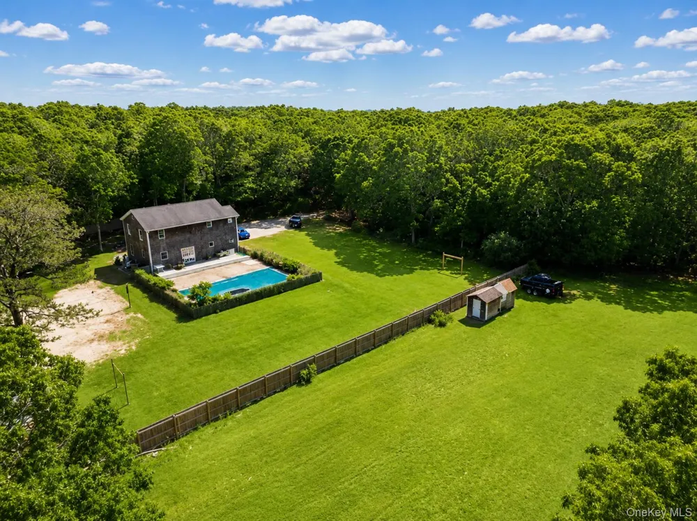 484 Magee Street Southampton, NY 11968