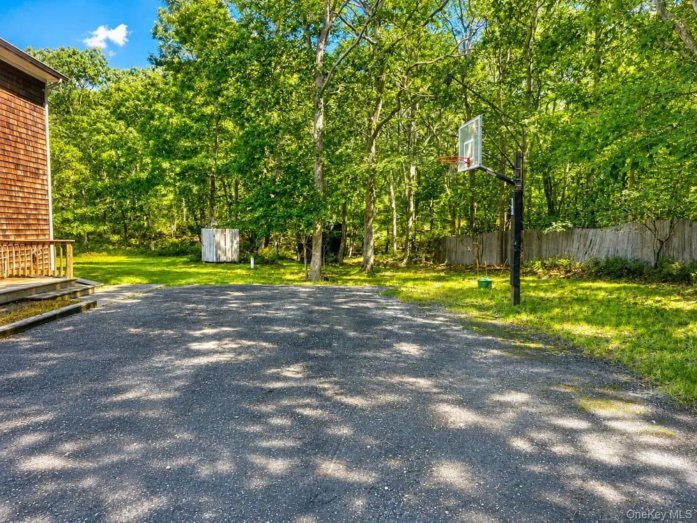 484 Magee Street Southampton, NY 11968