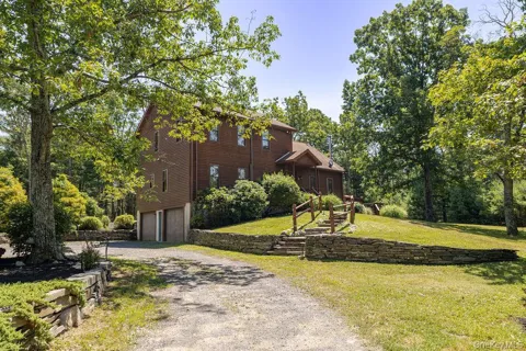 490 Peak Road