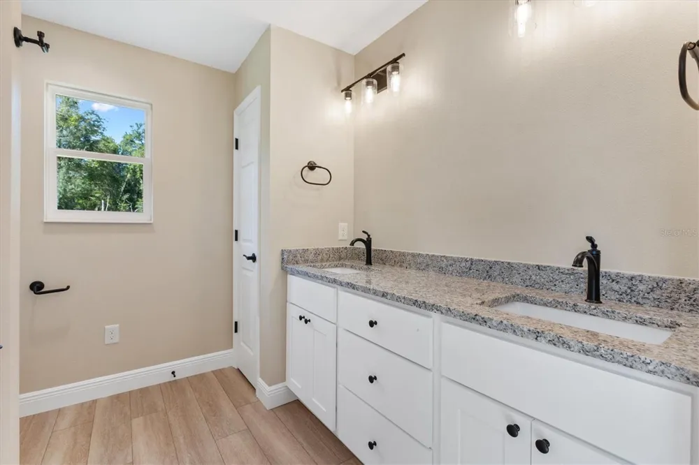 533 E ANDERSON AVENUE Bushnell, FL 33513