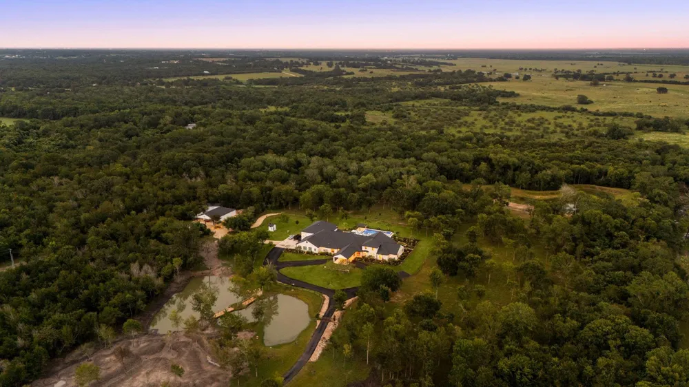 1100 Felder Road Washington, TX 77880