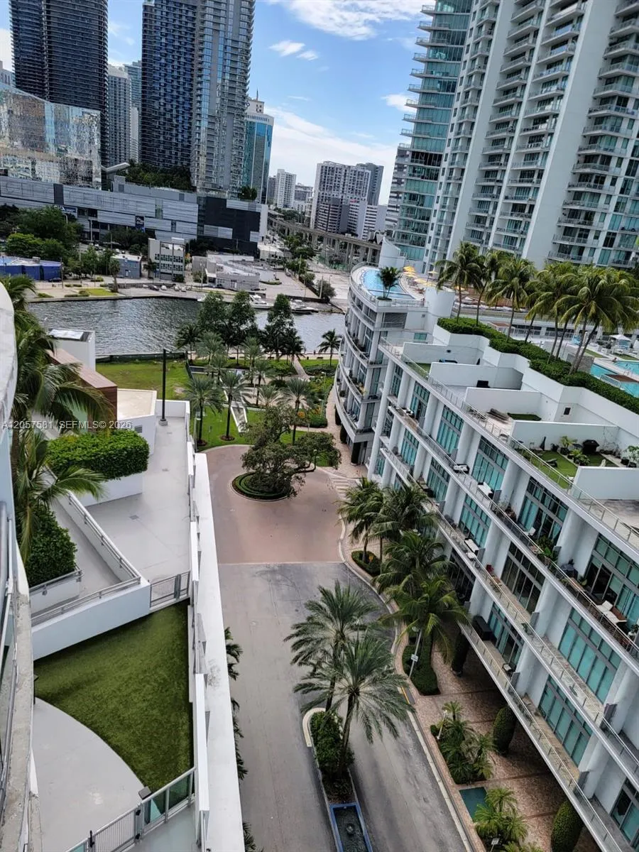 350 S Miami Ave #1515 Miami, FL 33130