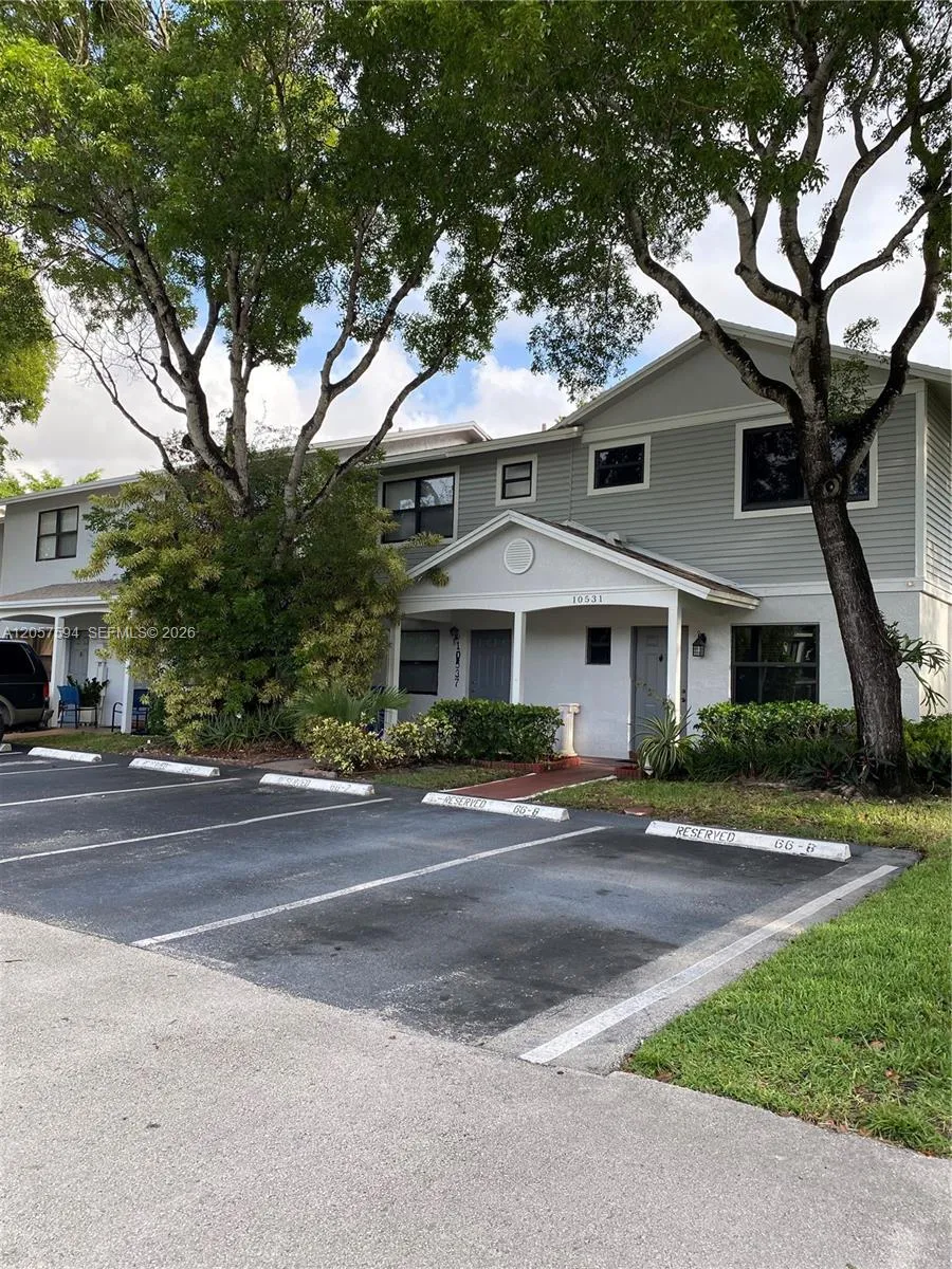 10537 NW 8th St Pembroke Pines, FL 33026