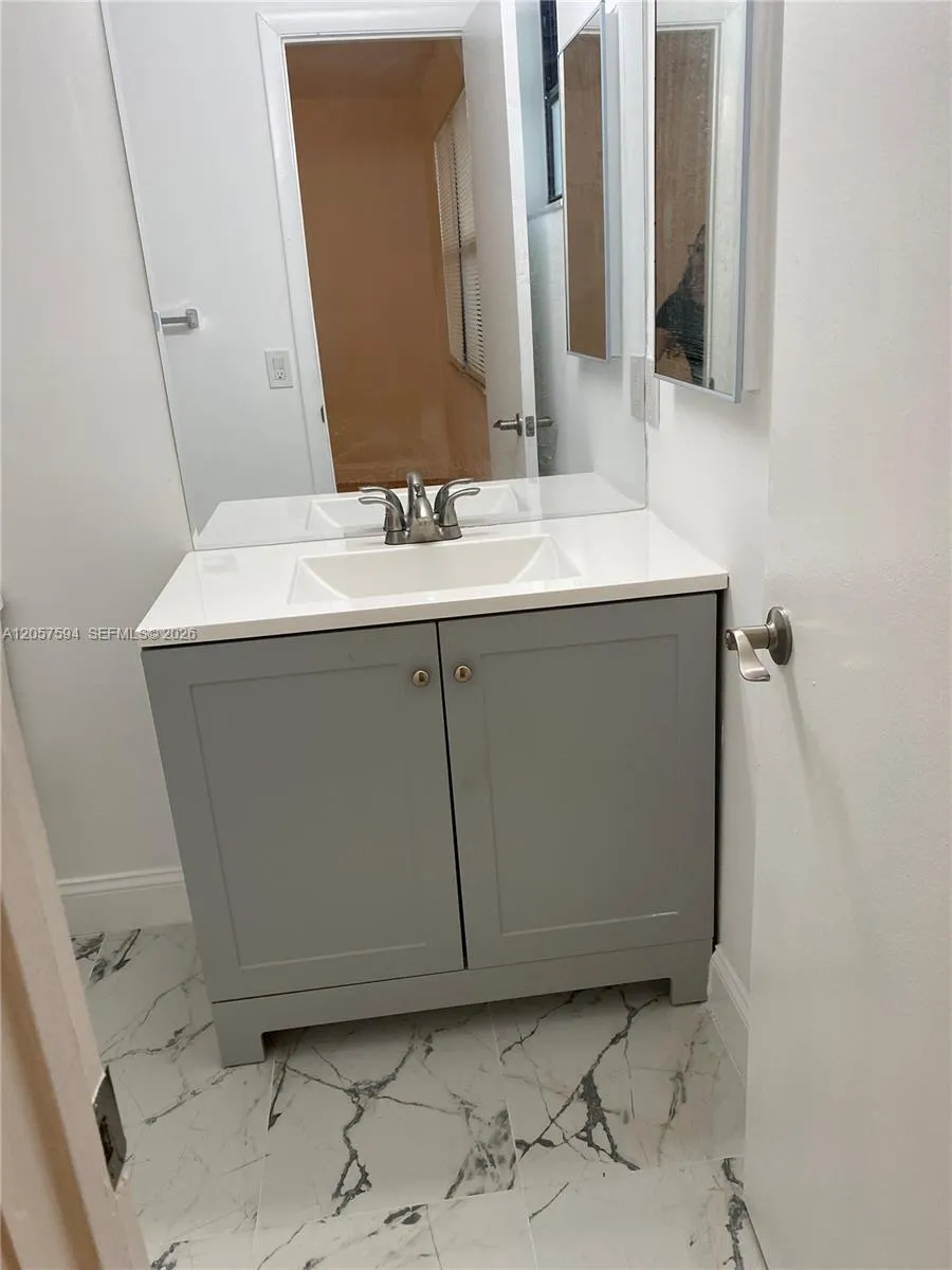 10537 NW 8th St Pembroke Pines, FL 33026