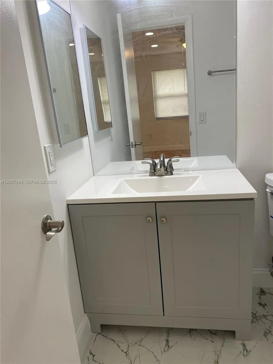 10537 NW 8th St Pembroke Pines, FL 33026