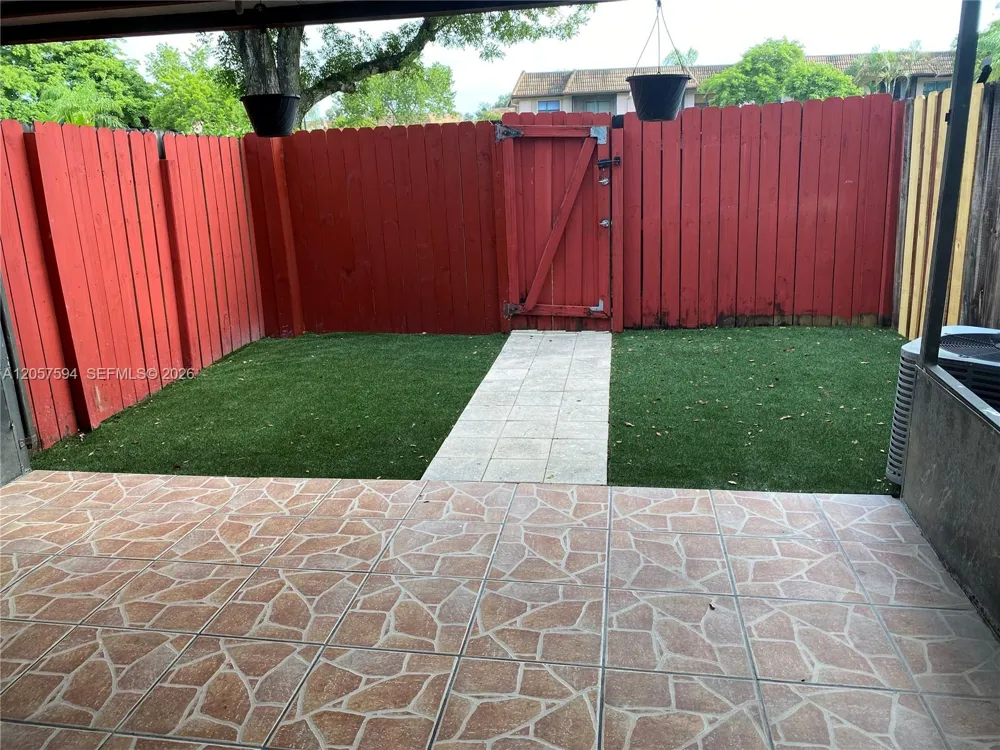 10537 NW 8th St Pembroke Pines, FL 33026