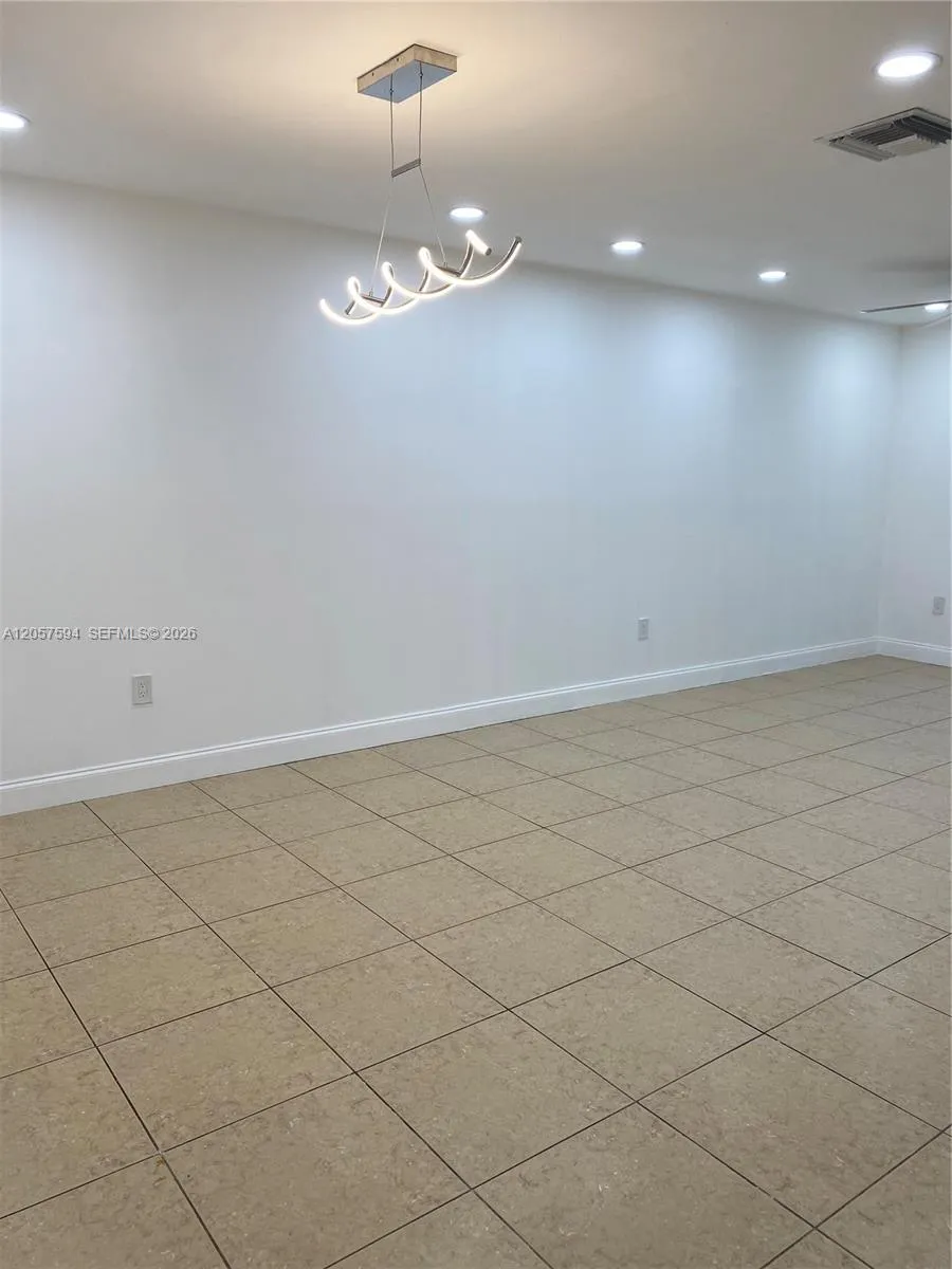 10537 NW 8th St Pembroke Pines, FL 33026