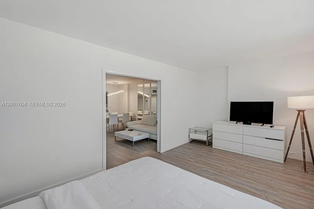 2301 Collins Ave #1528 Miami Beach, FL 33139