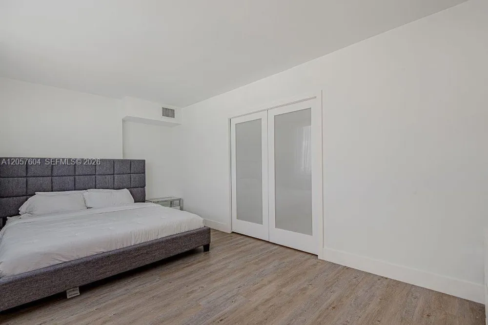 2301 Collins Ave #1528 Miami Beach, FL 33139