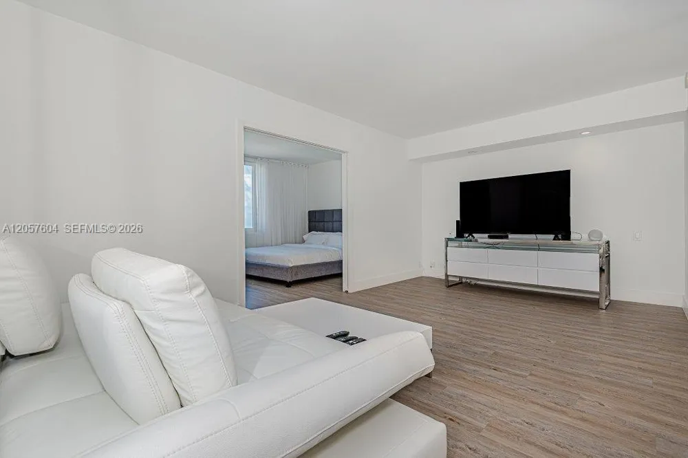 2301 Collins Ave #1528 Miami Beach, FL 33139