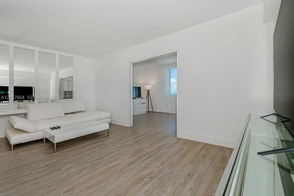 2301 Collins Ave #1528 Miami Beach, FL 33139