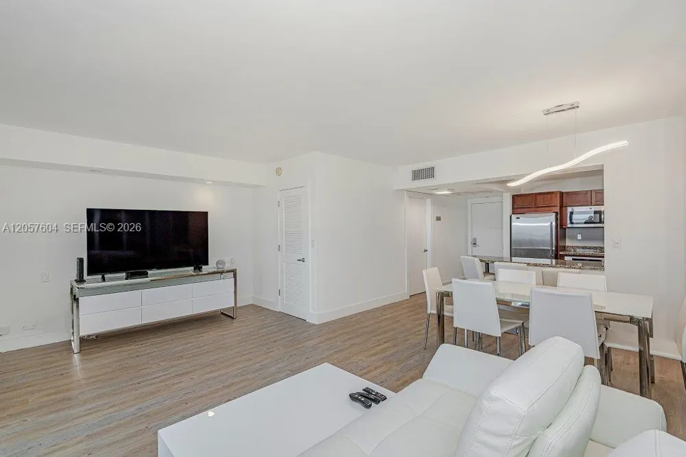 2301 Collins Ave #1528 Miami Beach, FL 33139