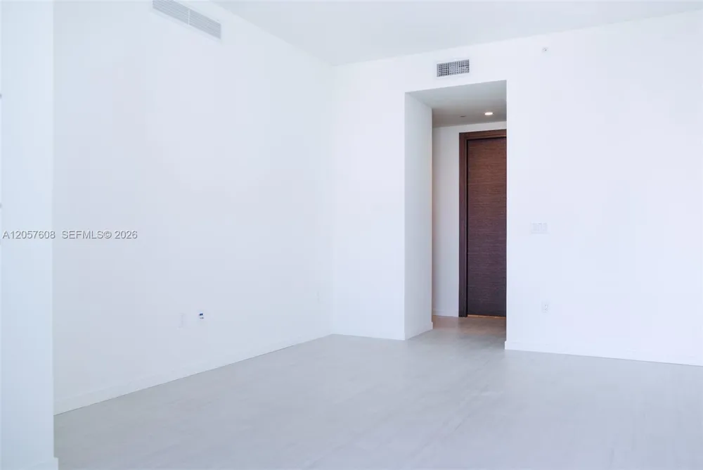 1000 Brickell Plaza #PH5907 Miami, FL 33131
