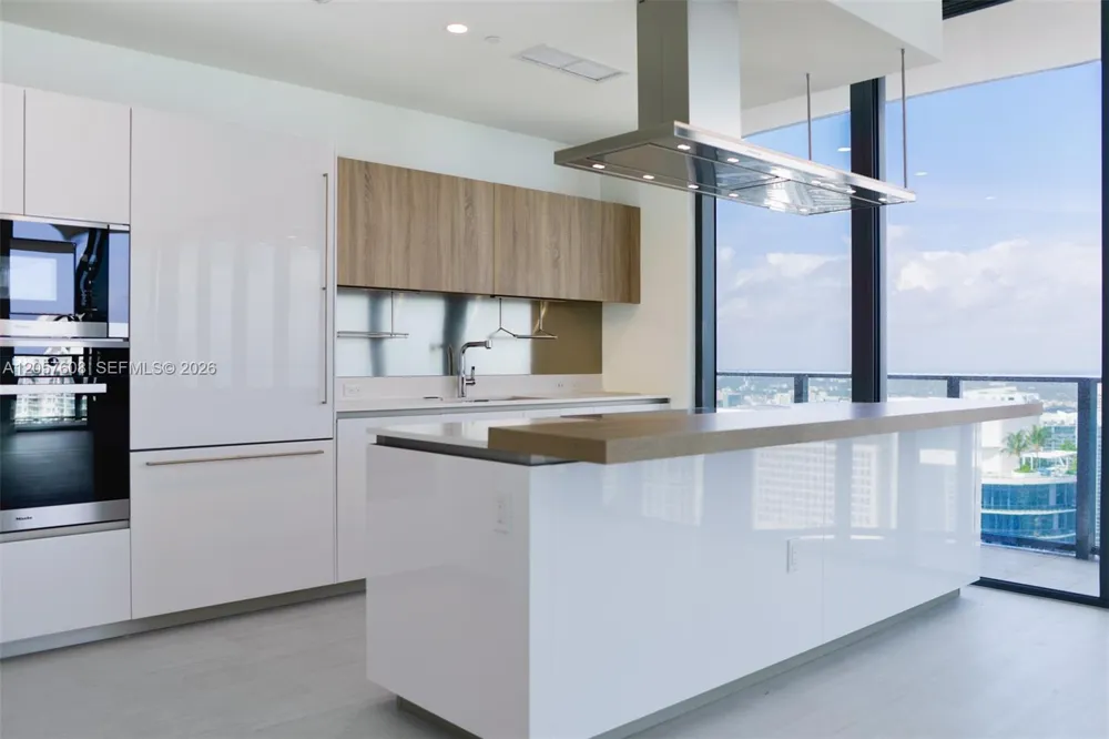 1000 Brickell Plaza #PH5907 Miami, FL 33131