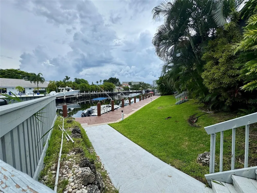 2801 NE 33RD COURT #206 Fort Lauderdale, FL 33306