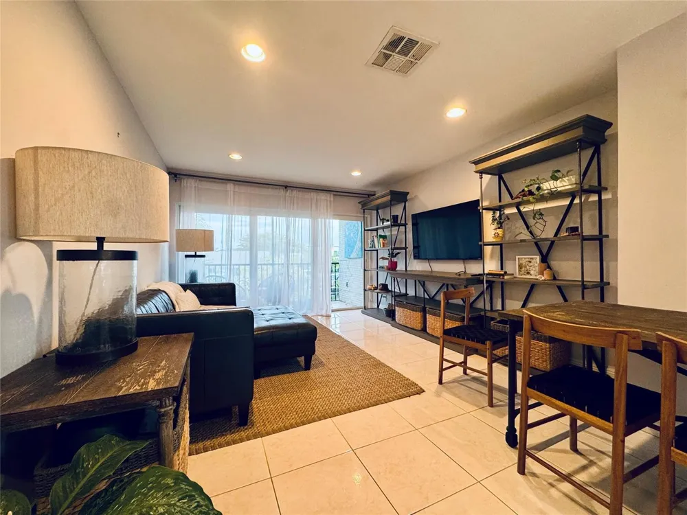 2801 NE 33RD COURT #206 Fort Lauderdale, FL 33306