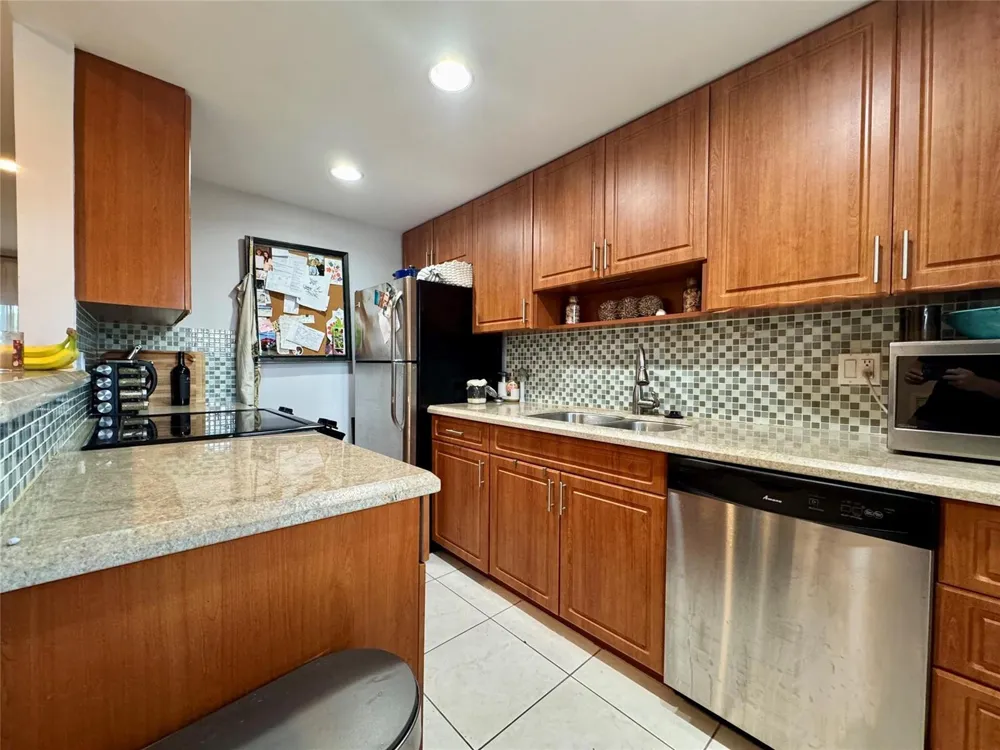 2801 NE 33RD COURT #206 Fort Lauderdale, FL 33306